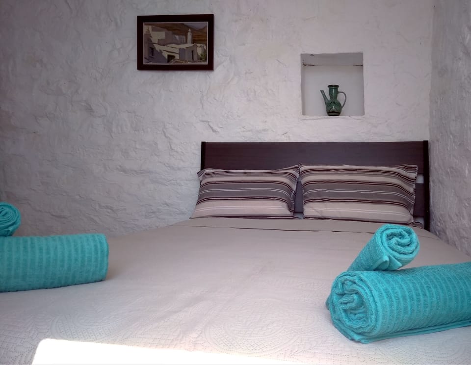 Stunning House - Sleeps 11, Terrace & Sea View House in Milos