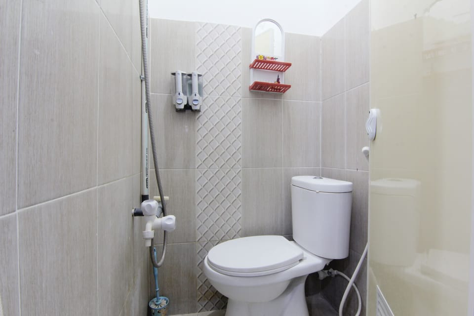 Superior Room | Bathroom | Shower, slippers, towels
