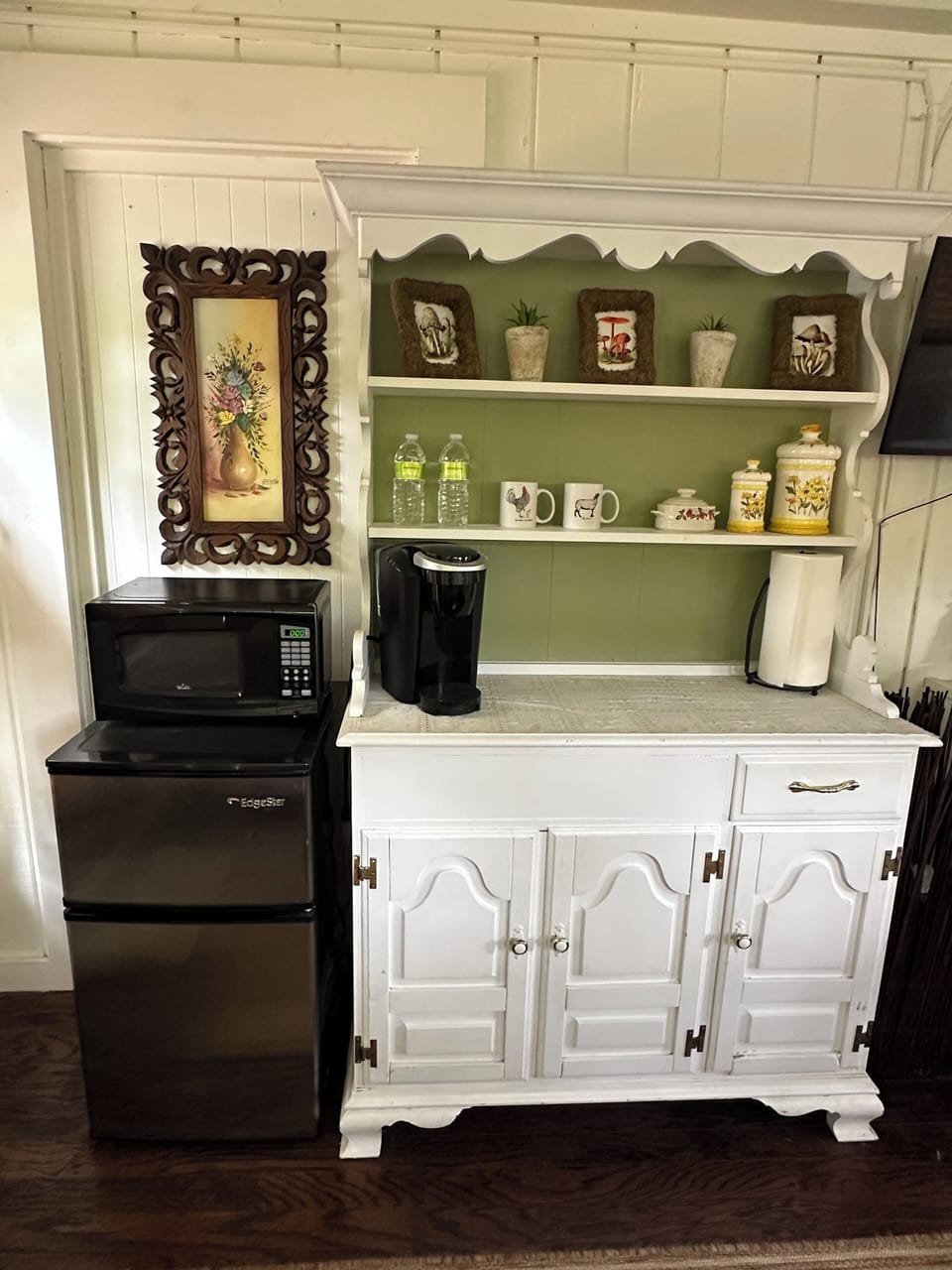 Guest suite with fridge, microwave & Keurig