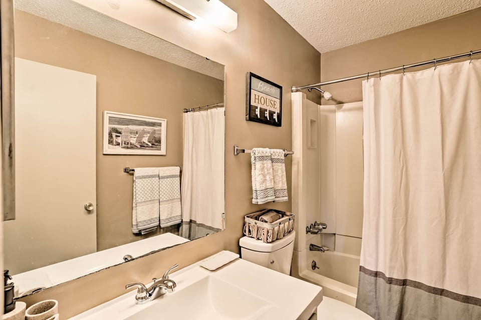 Bathroom | Towels Provided