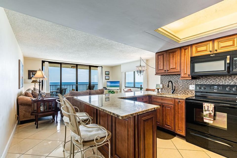 Kitchen/Breakfast Bar