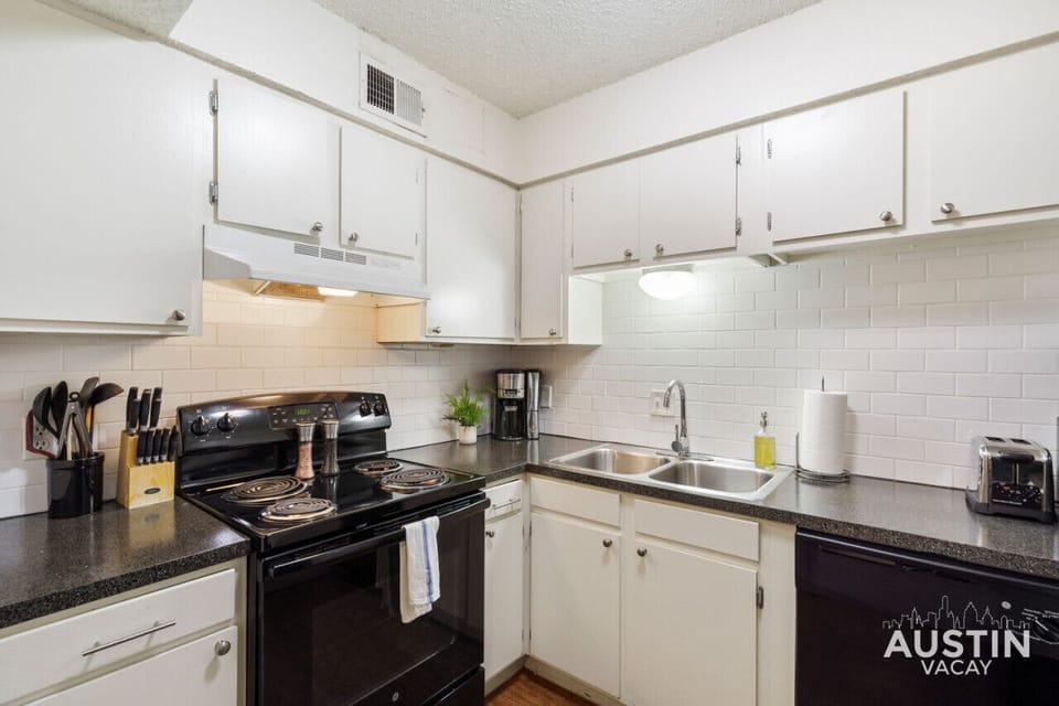 Full kitchen with all the essentials plus dishwasher