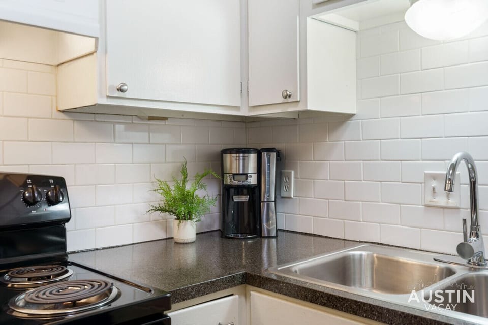 Full kitchen with all the essentials plus dishwasher