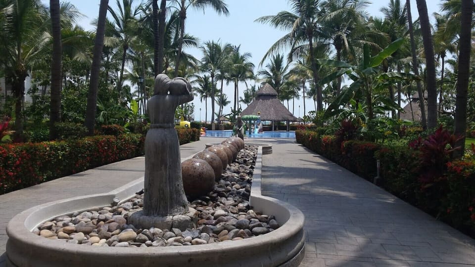 Front fountains and entrance to gardens and pools.
