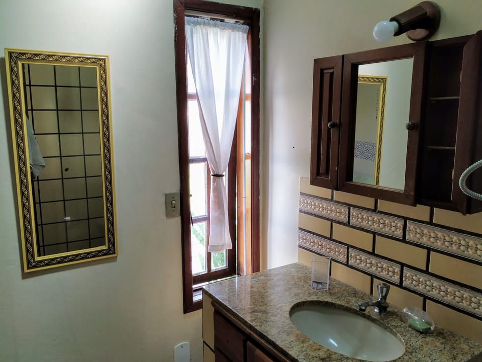 Standard Room | Bathroom | Shower, rainfall showerhead, bidet, towels