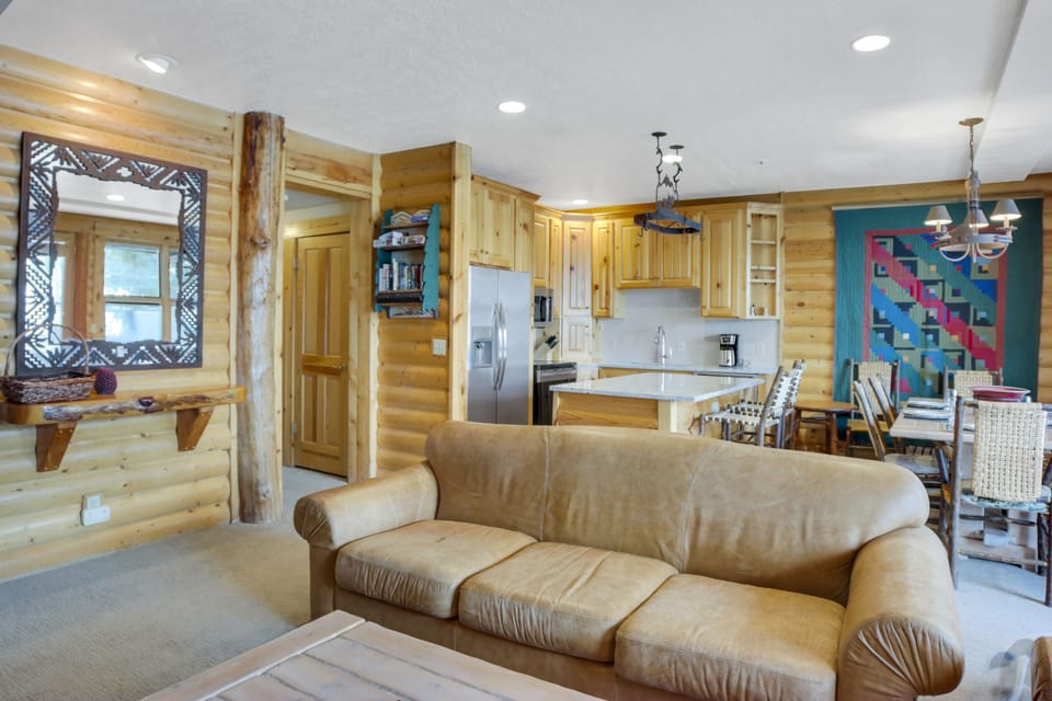 Open concept living room with cozy leather couches.