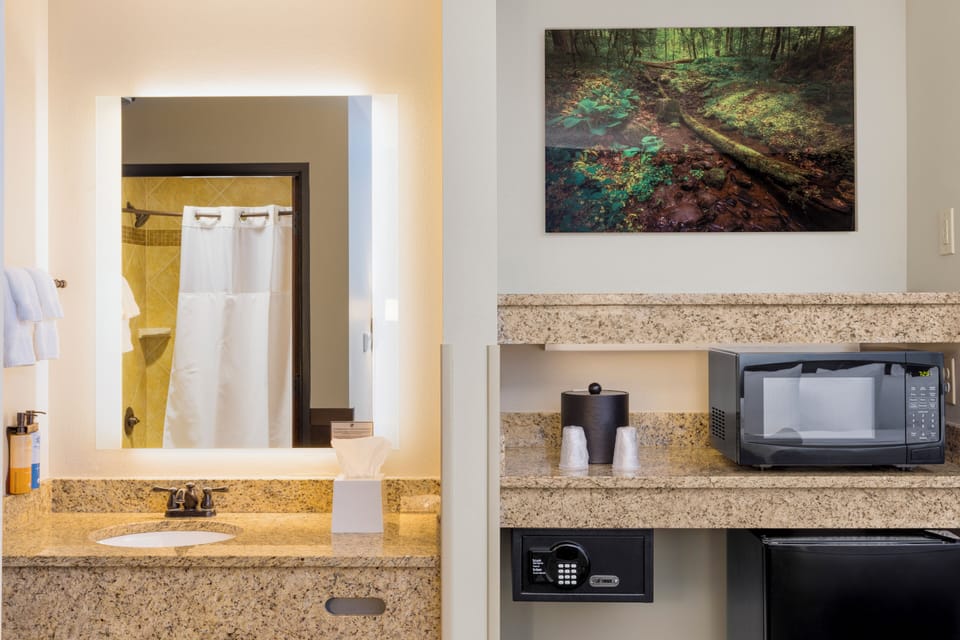Suite, 1 King Bed with Sofa bed (King Fireplace Suite) | Bathroom | Combined shower/tub, free toiletries, hair dryer, towels