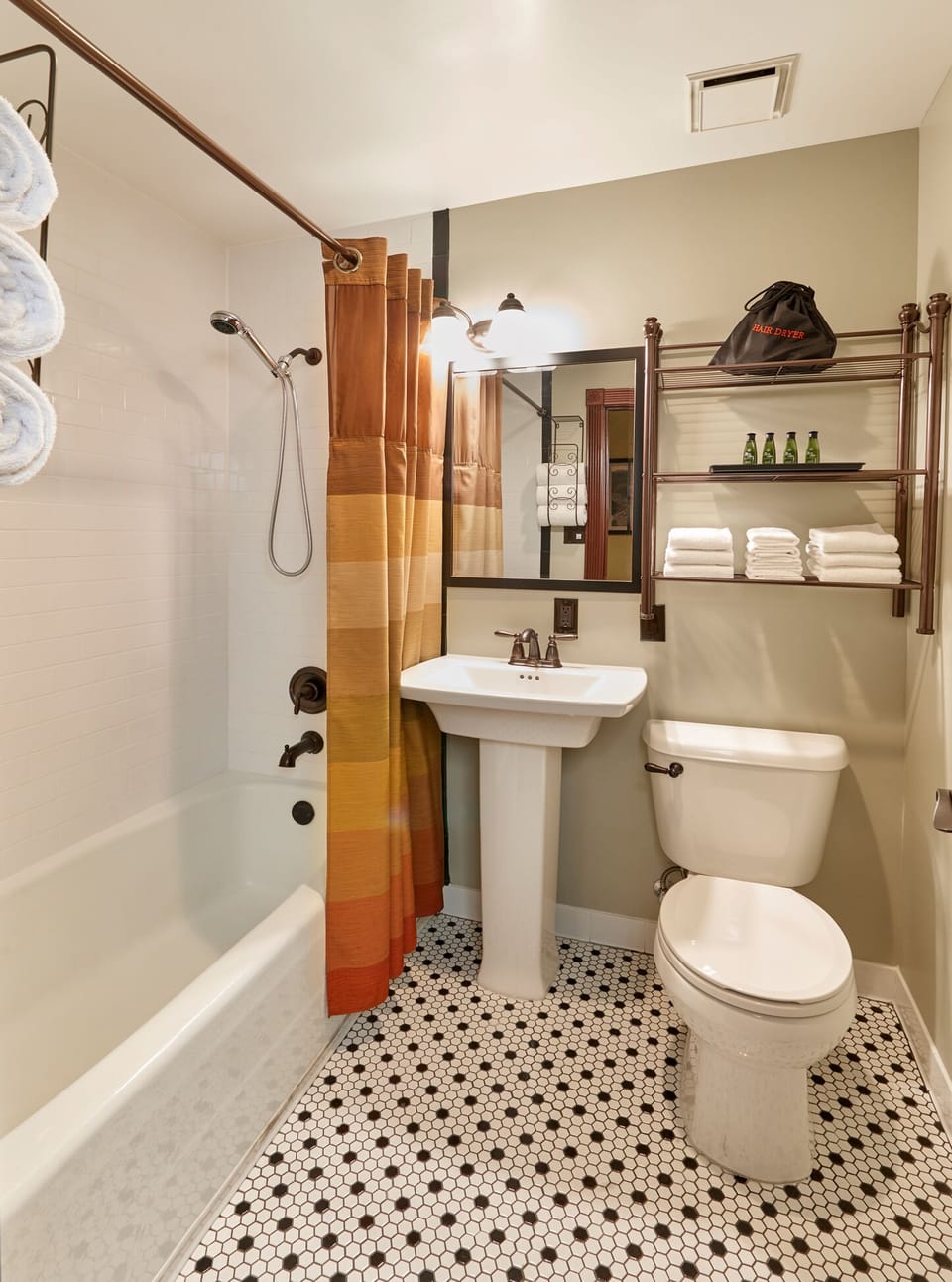 Premium Room | Bathroom | Free toiletries, hair dryer, towels