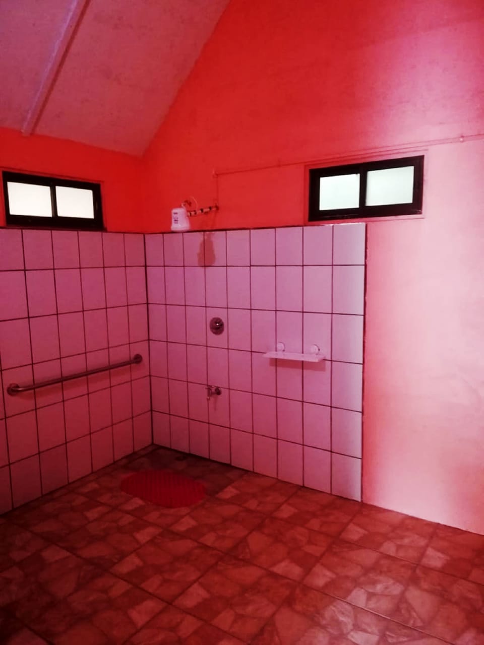 Family Chalet | Bathroom | Shower, towels, toilet paper