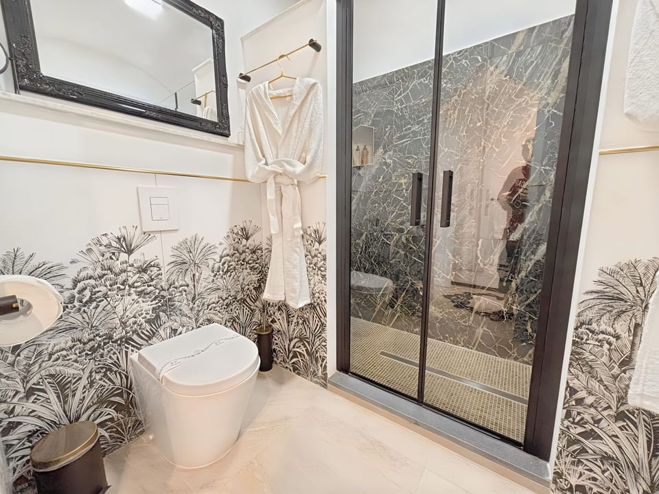 Royal Suite, City View | Bathroom | Free toiletries, hair dryer, bathrobes, slippers