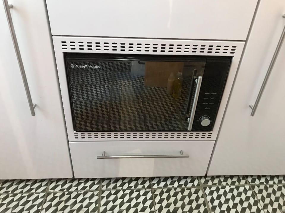 Combination oven/ microwave/ grill.