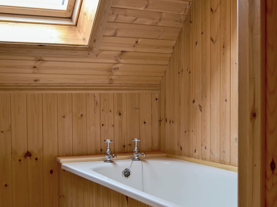 Bathroom | Loch Long View, Dornie