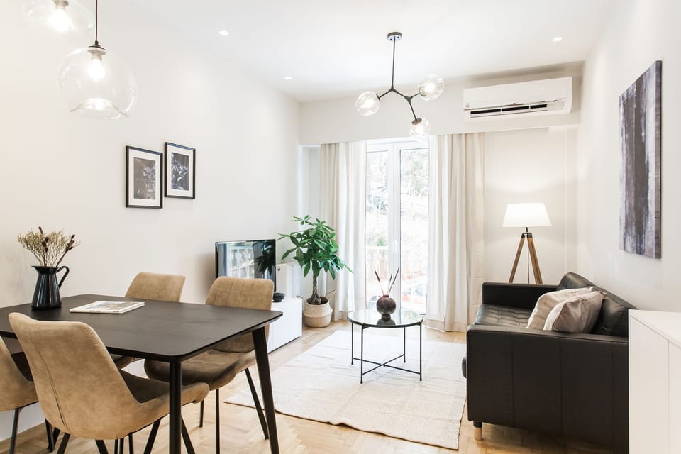 Apartment | Living area | 43-inch flat-screen TV with satellite channels, Smart TV, Netflix