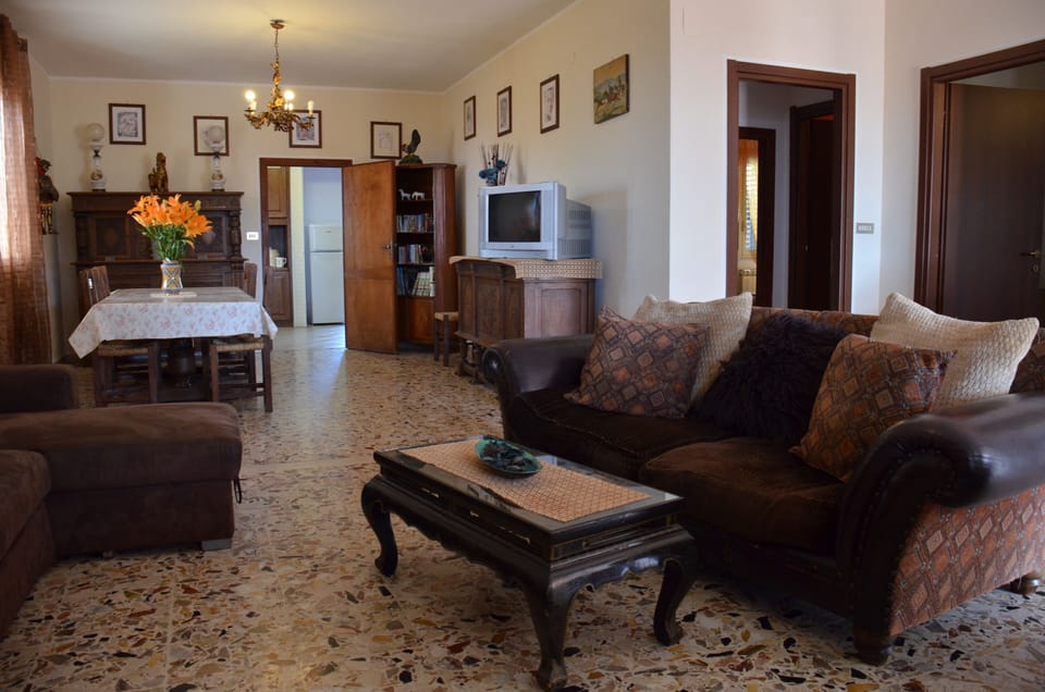 Simeto living area
