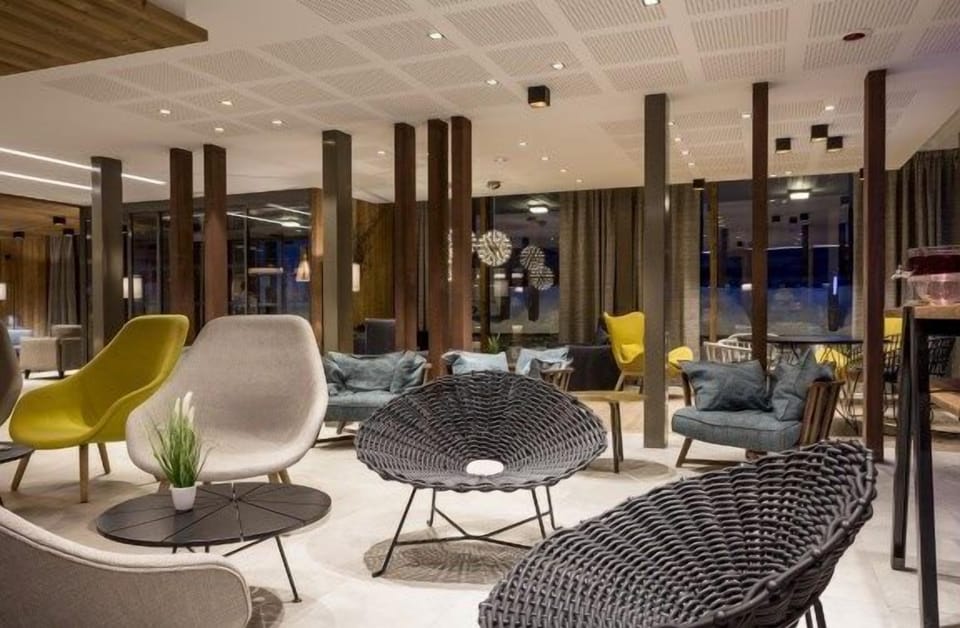 The welcoming lobby provides a lounge area for guests to relax.