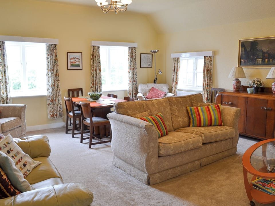 Large comfortable Living/Dining room | Esplanade Crescent, Scarborough