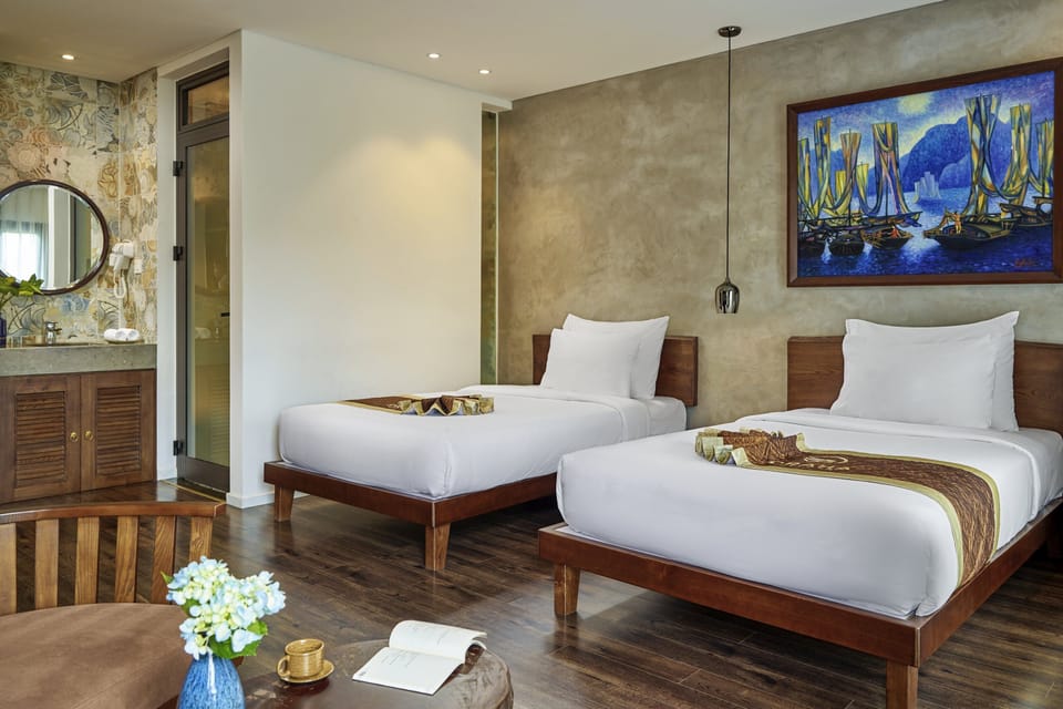Deluxe Twin Room, 2 Twin Beds, Balcony, Mountain View | Minibar, in-room safe, desk, laptop workspace