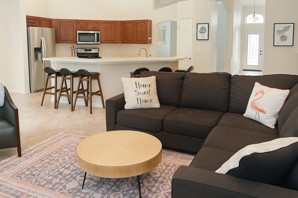 Relaxing open-concept coastal living near the beach