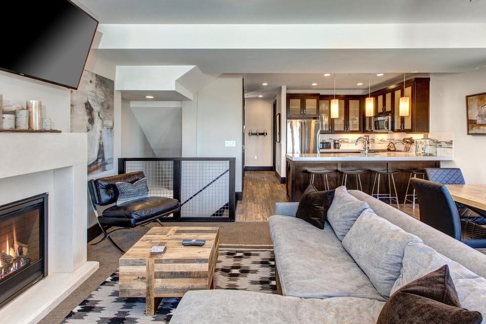 Main Level Great Room with Mountain Contemporary Furnishings and a Gourmet Kitchen