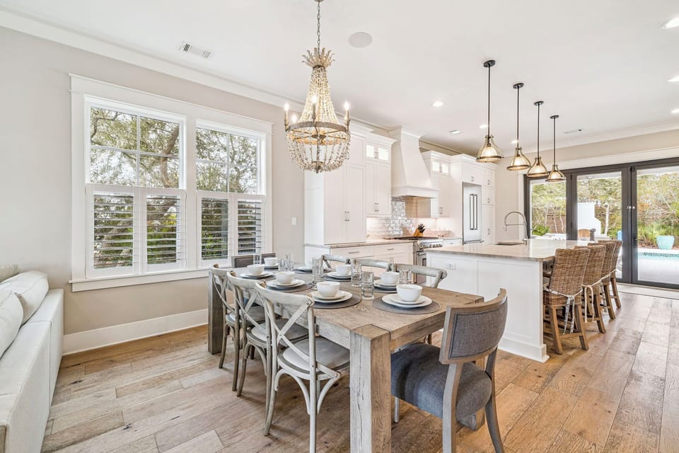 Gather with Family for Meals in the Dining Area - Seating for 8