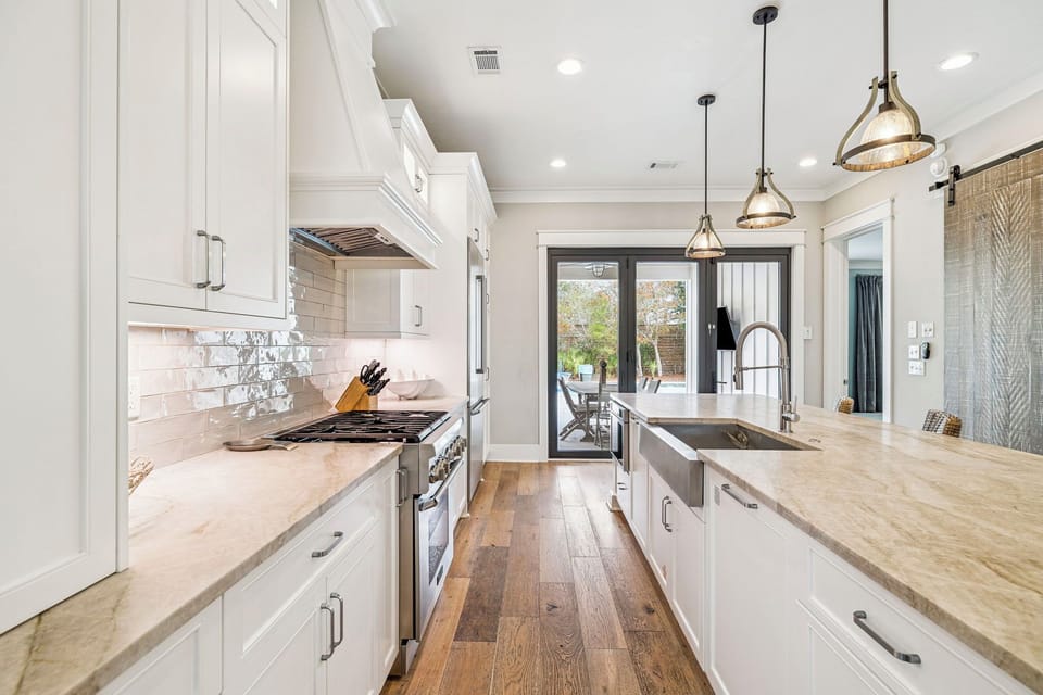 Fully Equipped Kitchen with Stainless Steel Appliances - Perfect for Cooking Gourmet