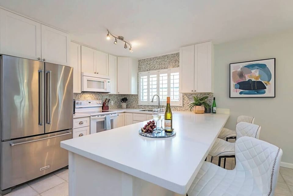 Lovely remodeled kitchen with all the necessities to create wonderful meals day and night. 