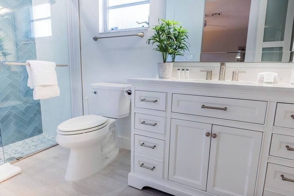 Master, en-suite bathroom for the most conveience!