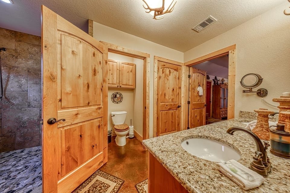 Main Cabin Bathroom