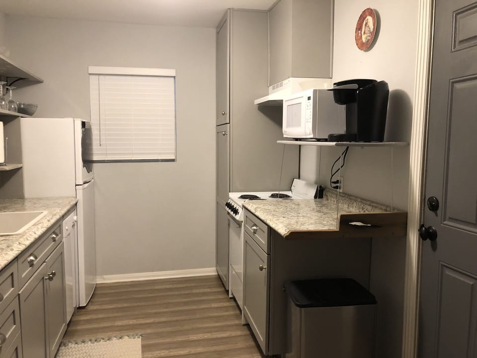 Full kitchen