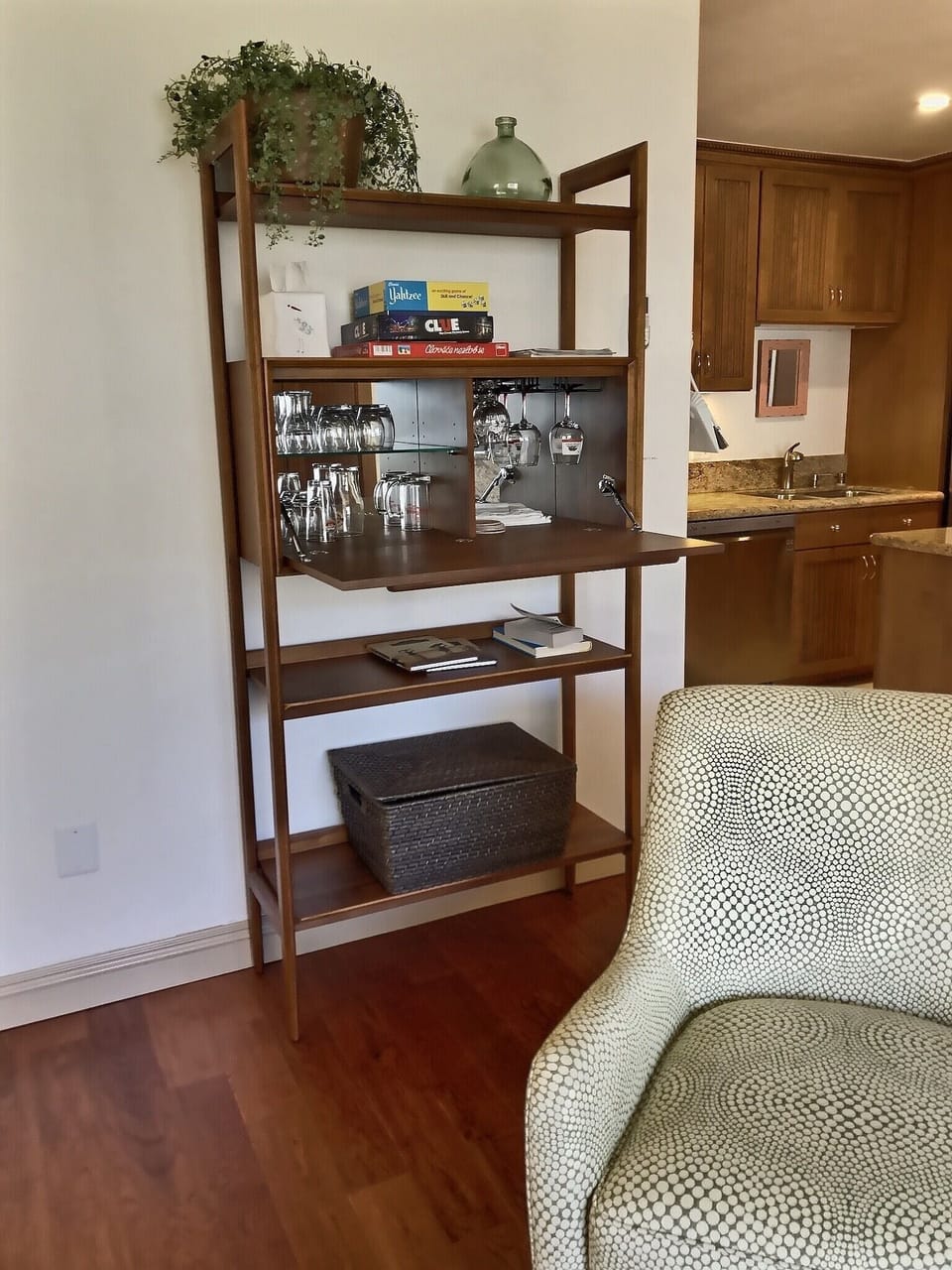 Folding bar