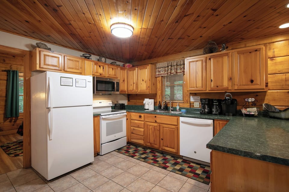 Spacious fully equipped kitchen, Basket filter coffee maker and KCup Keurig