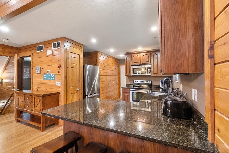 Kitchen with breakfast bar