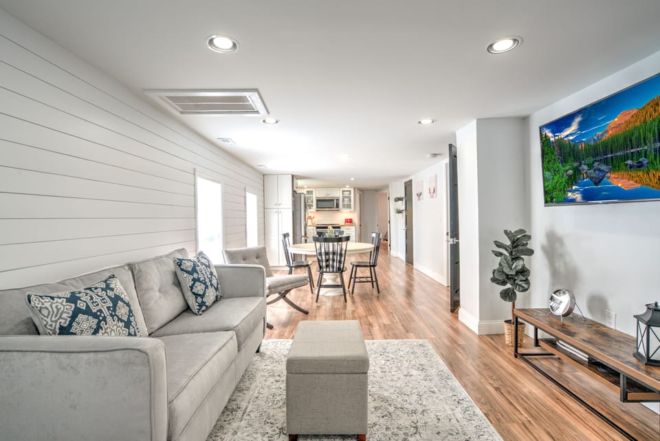 2ND Floor / Upstairs Unit Living