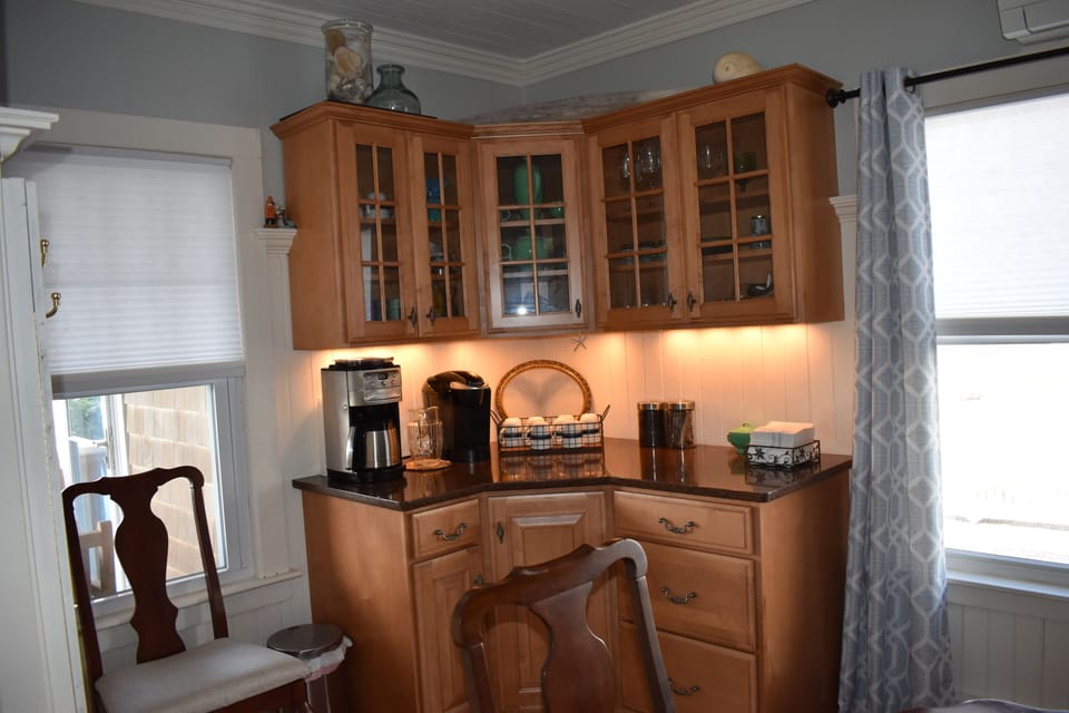 Coffee bar in the dining room