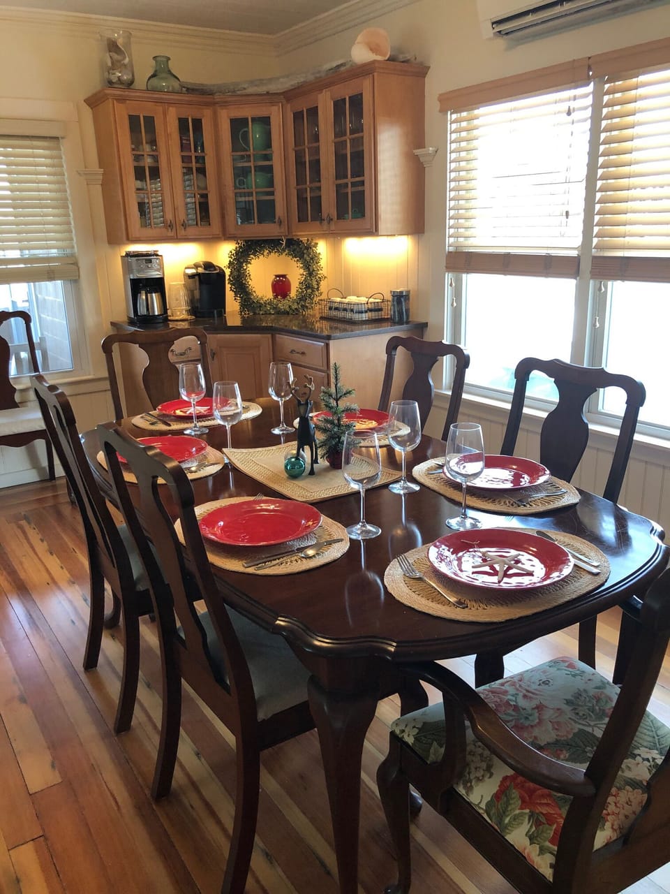 Holiday dining