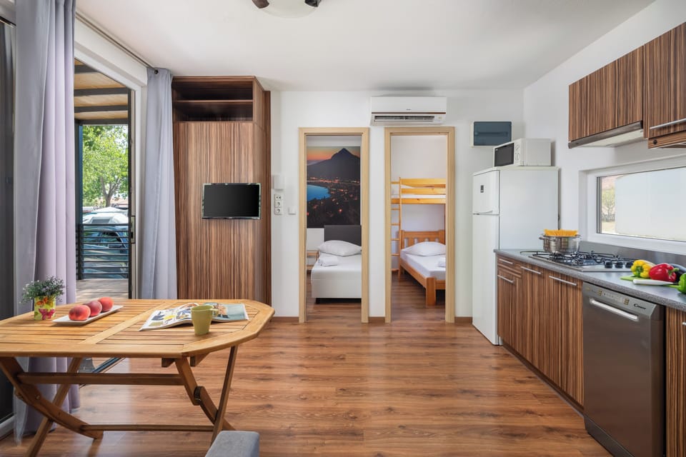 Full-size fridge, microwave, stovetop, electric kettle