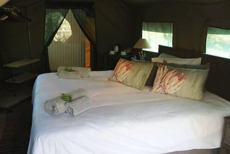 Luxury Tent (Sickle Bush Safari) | In-room safe, WiFi (free), bed sheets