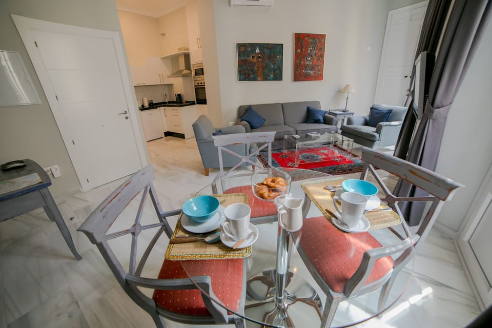 Apartment, 1 Bedroom | Down comforters, individually decorated, individually furnished