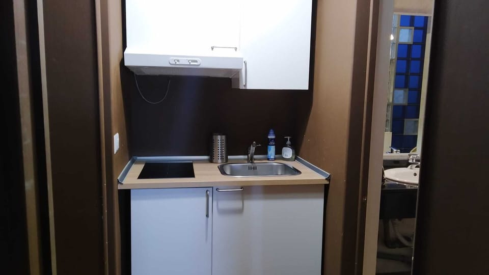 Studio, Balcony | Minibar, desk, free WiFi, bed sheets
