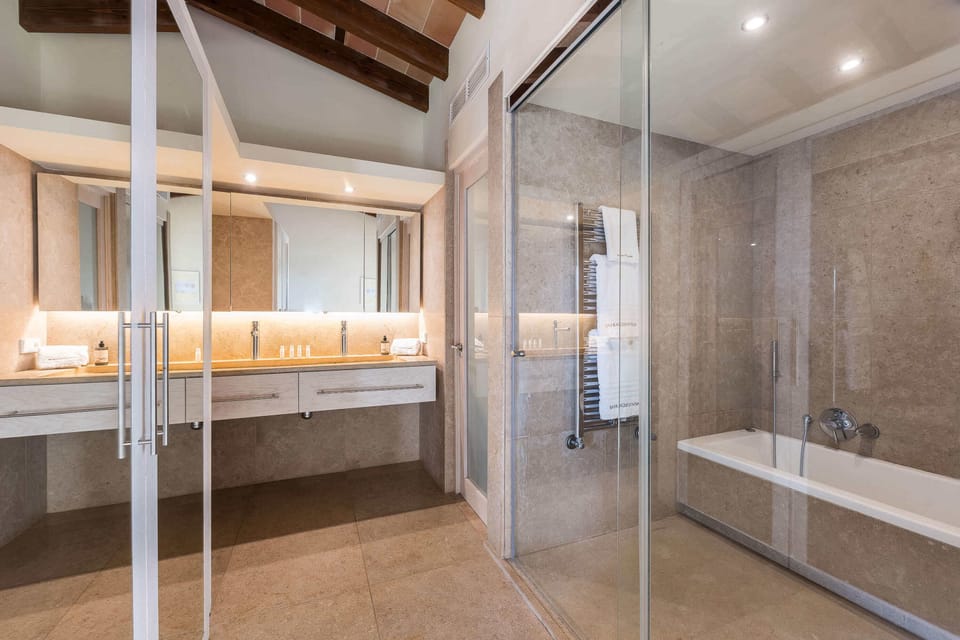 Premium Double Room, Terrace | Bathroom | Separate tub and shower, jetted tub, free toiletries, hair dryer