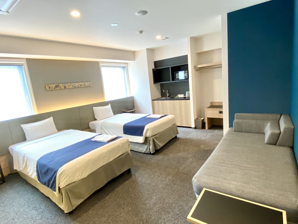 Family Room, Non Smoking | In-room safe, free WiFi, bed sheets