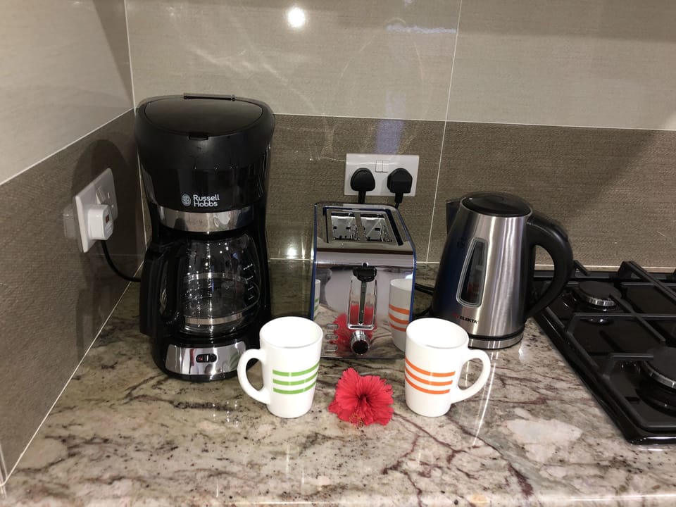 Apartment, 1 Bedroom, Garden View | Private kitchen | Coffee/tea maker, full-size fridge, microwave, stovetop