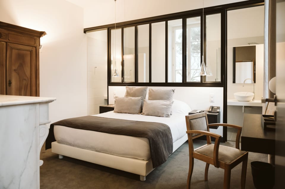 Luxury Double Room | Minibar, in-room safe, desk, laptop workspace