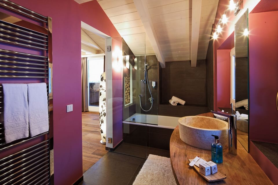 Claraia- Comfort | Bathroom | Shower, free toiletries, hair dryer, slippers