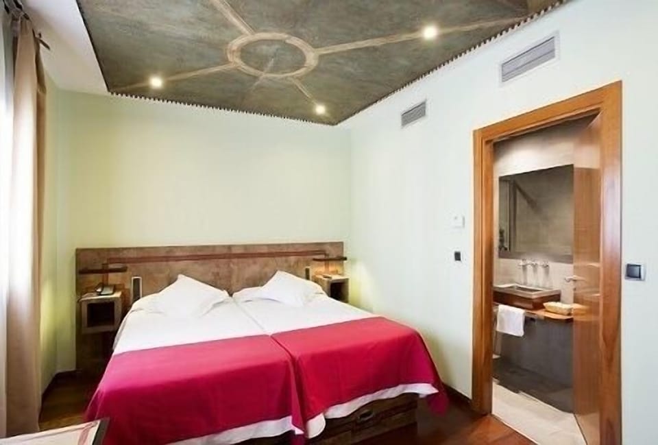 In-room safe, desk, soundproofing, rollaway beds