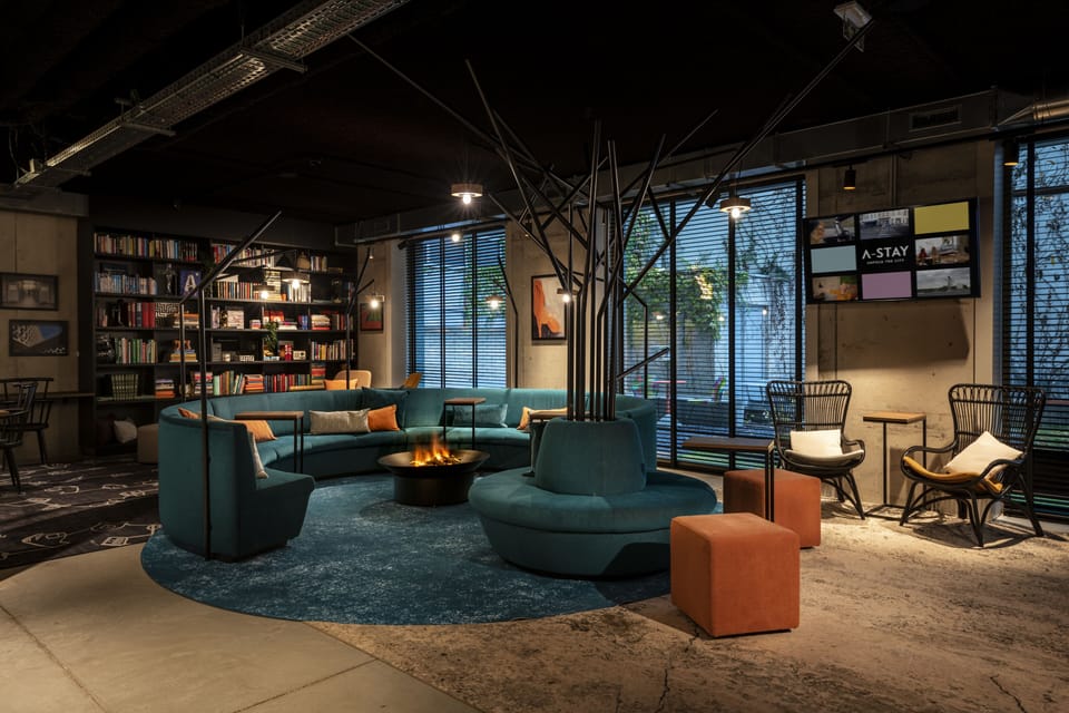 Lobby lounge
