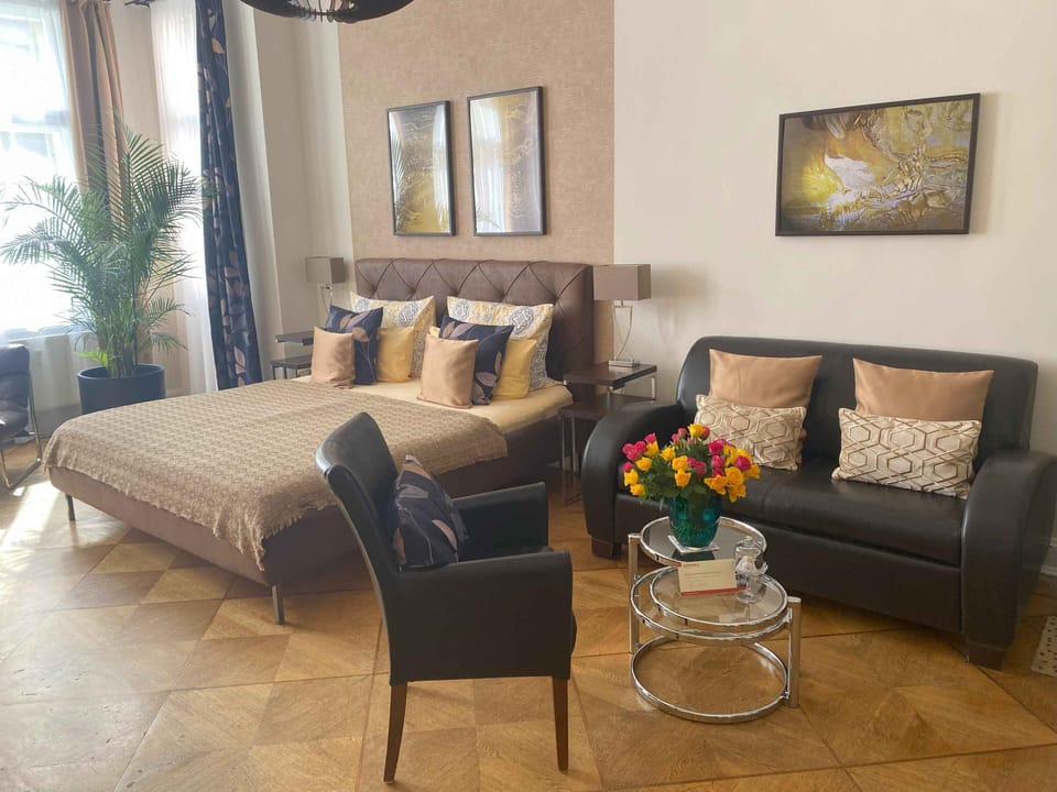 Comfort Double Room, Multiple Beds (Modern) | Premium bedding, Select Comfort beds, minibar, in-room safe