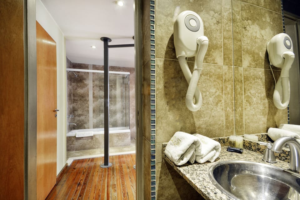 Rainfall showerhead, free toiletries, hair dryer, bidet
