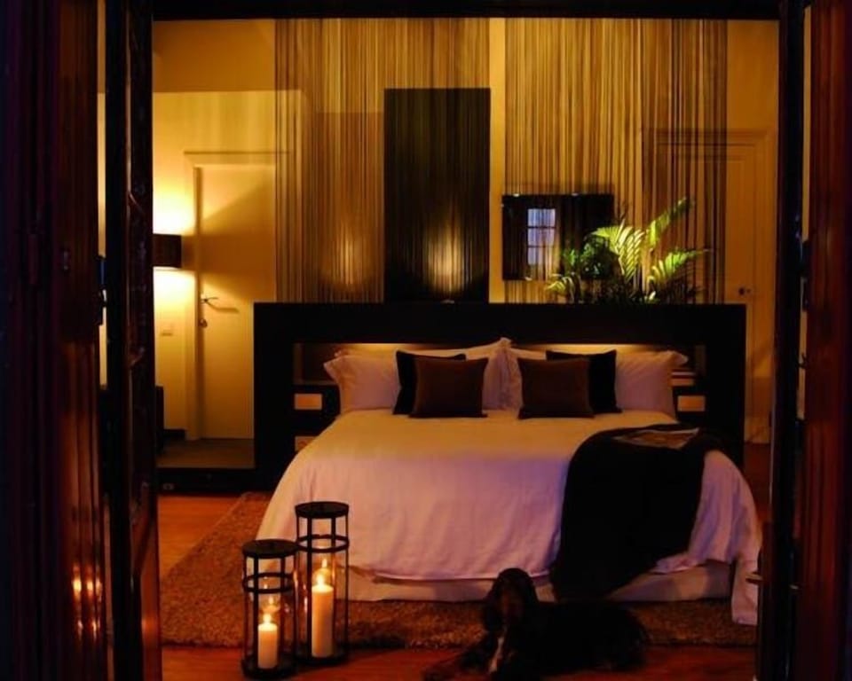 Egyptian cotton sheets, Select Comfort beds, in-room safe, desk