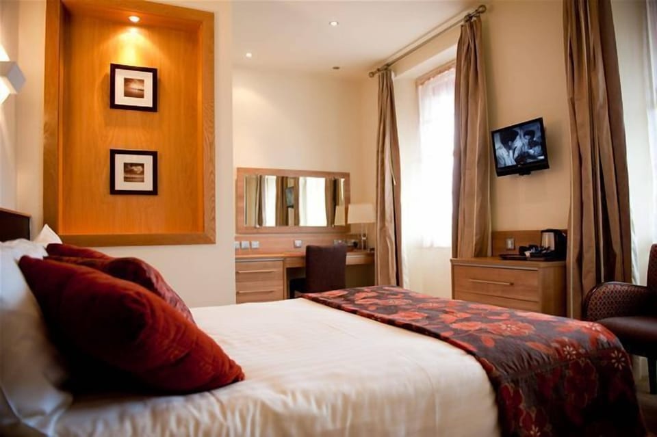 Desk, iron/ironing board, free WiFi, bed sheets